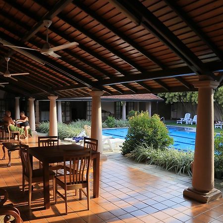 Tropical Villas Negombo Esterno foto