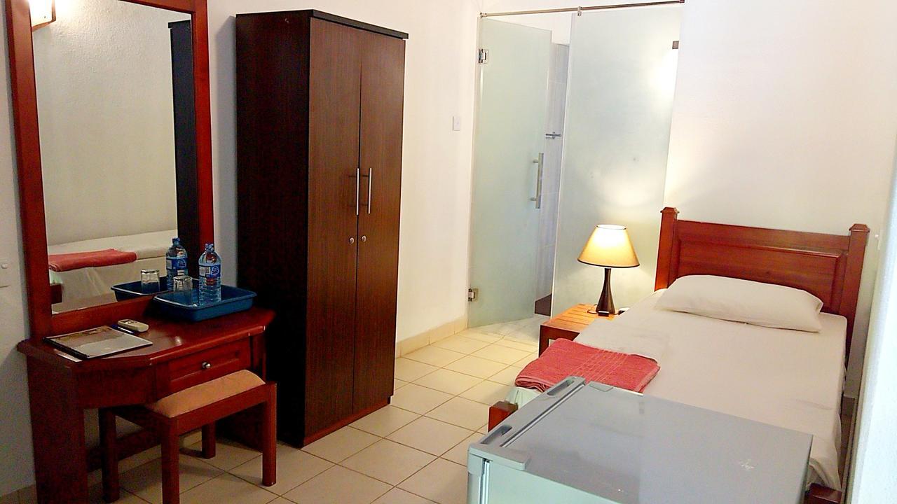 Tropical Villas Negombo Esterno foto