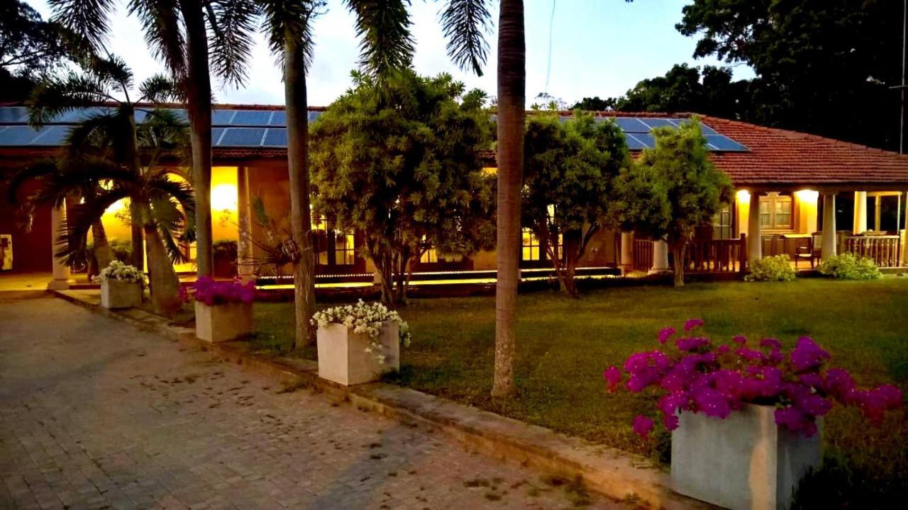 Tropical Villas Negombo Esterno foto